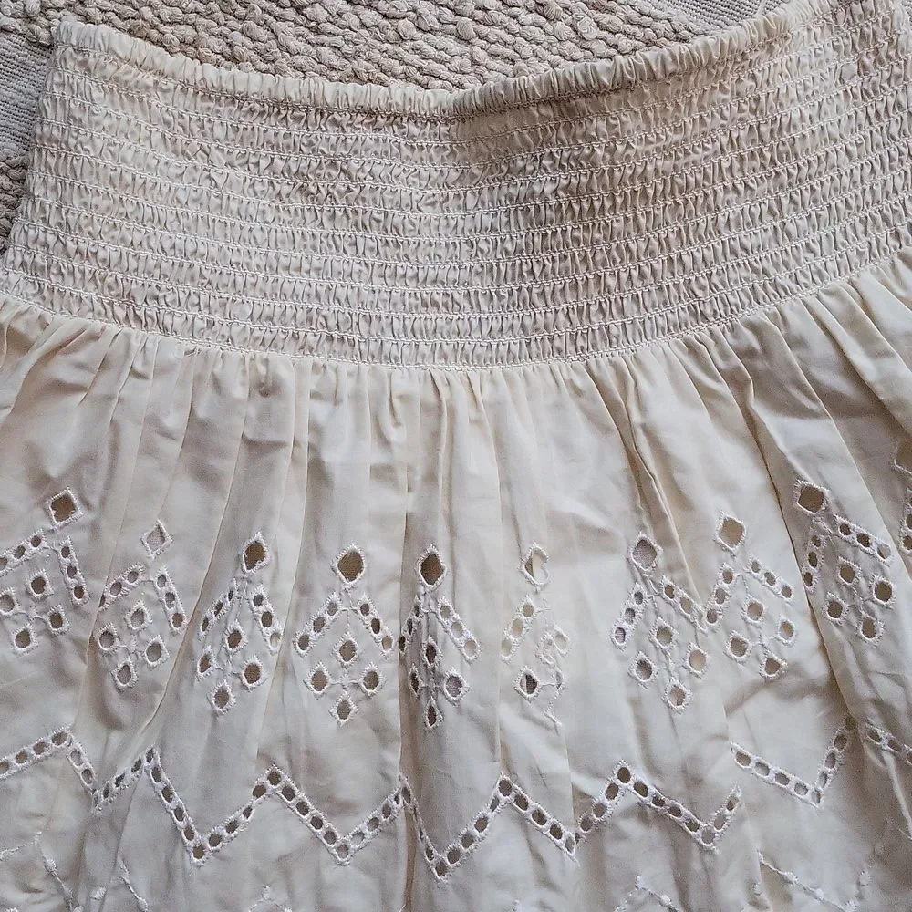 ZARA Adorable Cream Lace Skirt.‎ Size S